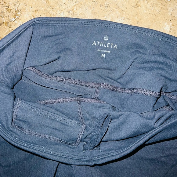 💥💥5/$25💥💥 Athleta Gray Scrunch Leggings with Reflective Accents- Size M - Picture 5 of 8